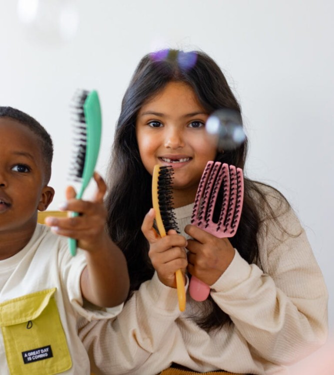 Szczotka dla dzieci Olivia Garden FingerBrush Mini Care Kids do rozczesywania włosów różowa