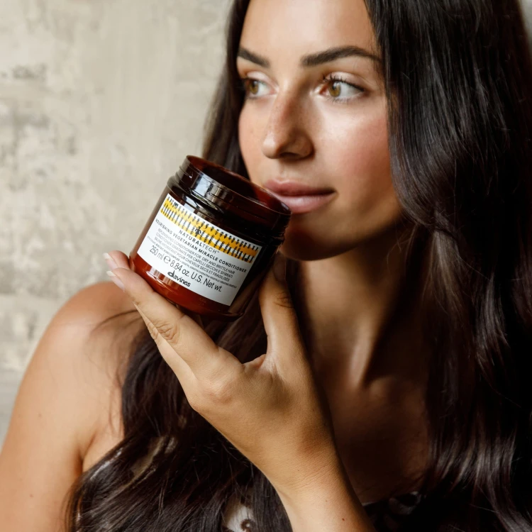 Davines Nourishing Vegetarian Miracle Conditioner - Odżywka Do Suchych i Łamliwych Włosów 250 ml